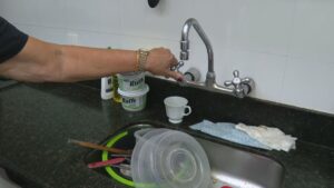 Reparo em tubulação da Sabesp provoca falta de água por mais de 24h em bairros de Pindamonhangaba, SP