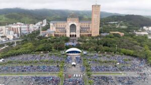 Maior romaria do Santuário Nacional, Terço dos Homens bate recorde e reúne 100 mil fiéis em Aparecida