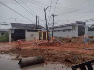 Com chuva, cratera mais antiga também cede e aumenta de tamanho na Zona Sul de São José