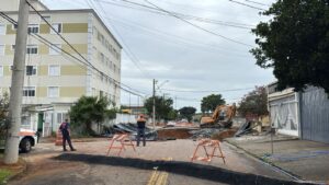 Prefeitura inicia obra em cratera que deixou 156 desalojados no Jardim Imperial, em São José dos Campos