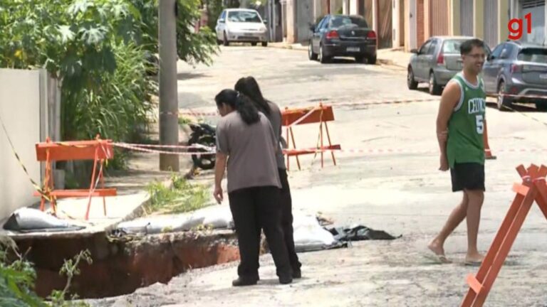 Rua em Atibaia cede e desmoronamento preocupa moradores: 'está abrindo no meio'