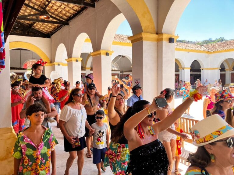 Carnaval em São Luiz do Paraitinga: veja fotos da folia e confira programação desta segunda (16)