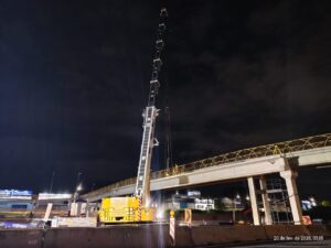 FOTOS: Veja como foi a operação para lançamento de vigas na Dutra, em São José dos Campos