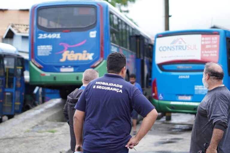 Prefeitura de Ilhabela fiscaliza transporte coletivo em 32 ônibus