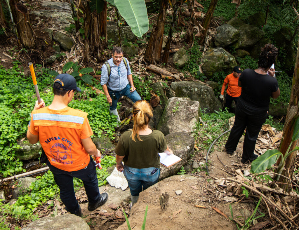UFRJ visita Morro do Abrigo para projeto de contenção de detritos