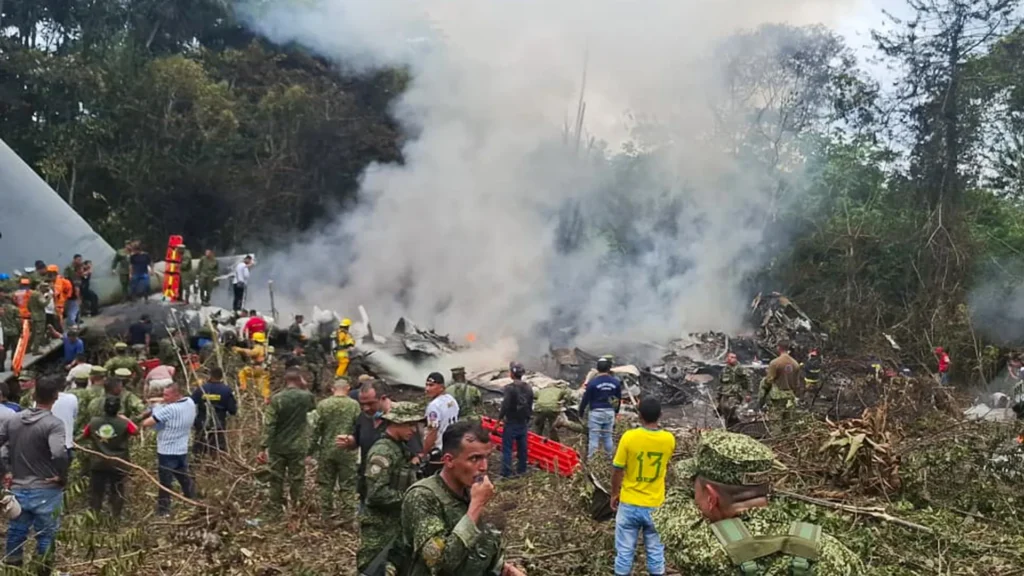 Mortos em queda de avião militar na Colômbia sobem para 66
