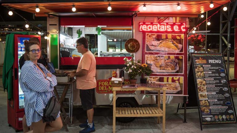 Food trucks e música ao vivo animam Caraguatatuba no fim de semana