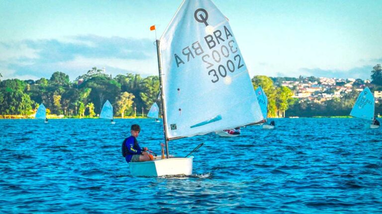 Flotilha Borrachudo conquista pódio na abertura do Ranking Paulista de Optimist