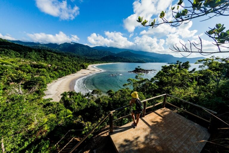 Ilhabela no top 3: Praia de Castelhanos é finalista entre as melhores do Sudeste no Prêmio Estadão de Turismo