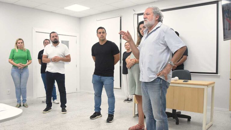 35 jovens iniciam curso de UX em Ilhabela