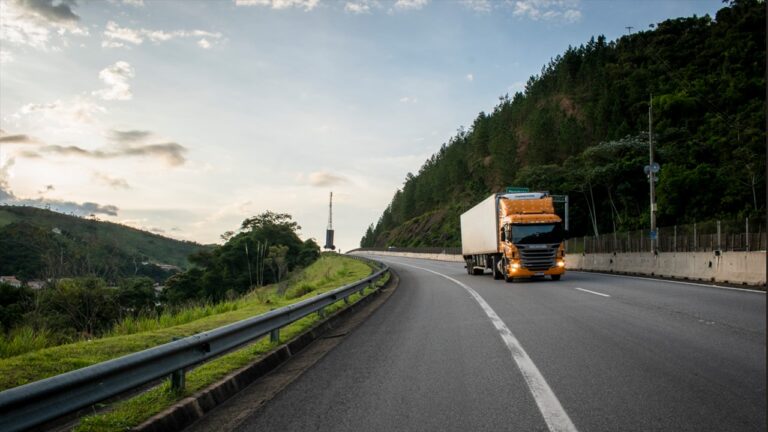 Tamoios inicia recapeamento em trecho da rodovia