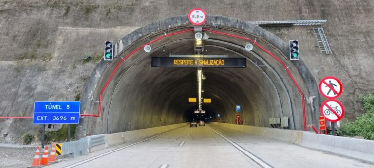 Túneis da Rodovia dos Tamoios ficam fechados à noite por manutenção