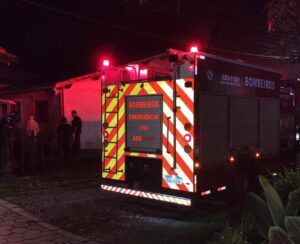 Incêndio em residência de Caraguatatuba