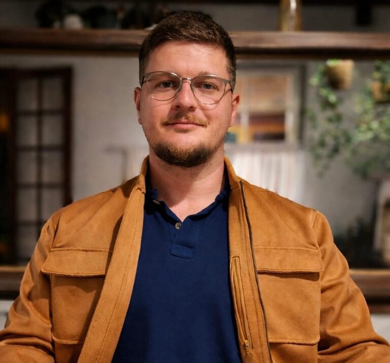 Trabalhador portuário relembra memórias do Porto de São Sebastião