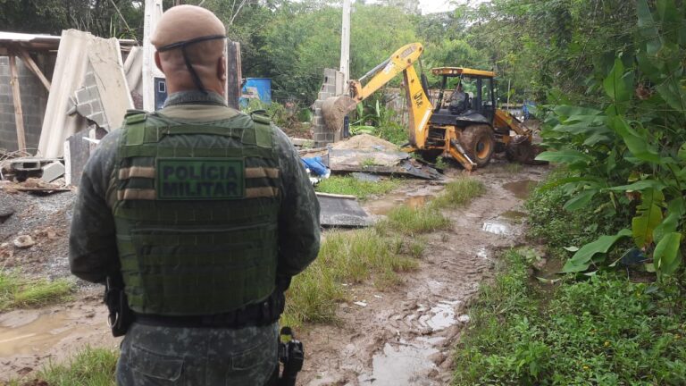 Polícia Militar Ambiental encontra irregularidades no Rio Tabatinga