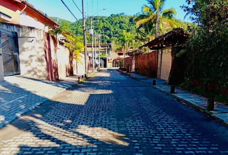 Cambury em São Sebastião é interditada por obras de esgotamento sanitário