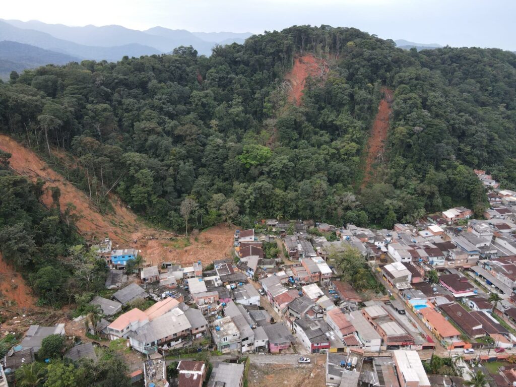 CETESB realiza vistoria em áreas restauradas pelo Projeto Restaura Litoral Norte após deslizamentos de 2023