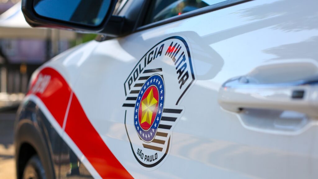 Mãe e filha são agredidas com revólver em São Vicente