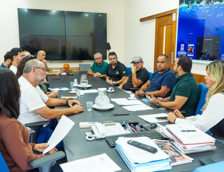 Taxistas e Prefeitura debatem melhorias ao serviço de táxi em São Sebastião