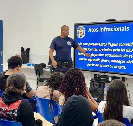 Guardas Municipais ensinam alunos a combater violência contra a mulher