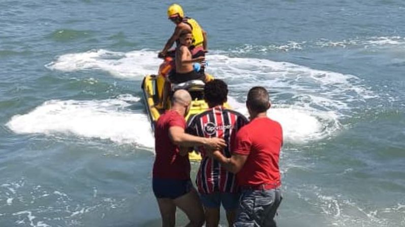 Adolescente resgatado após queda em trilha de Ubatuba
