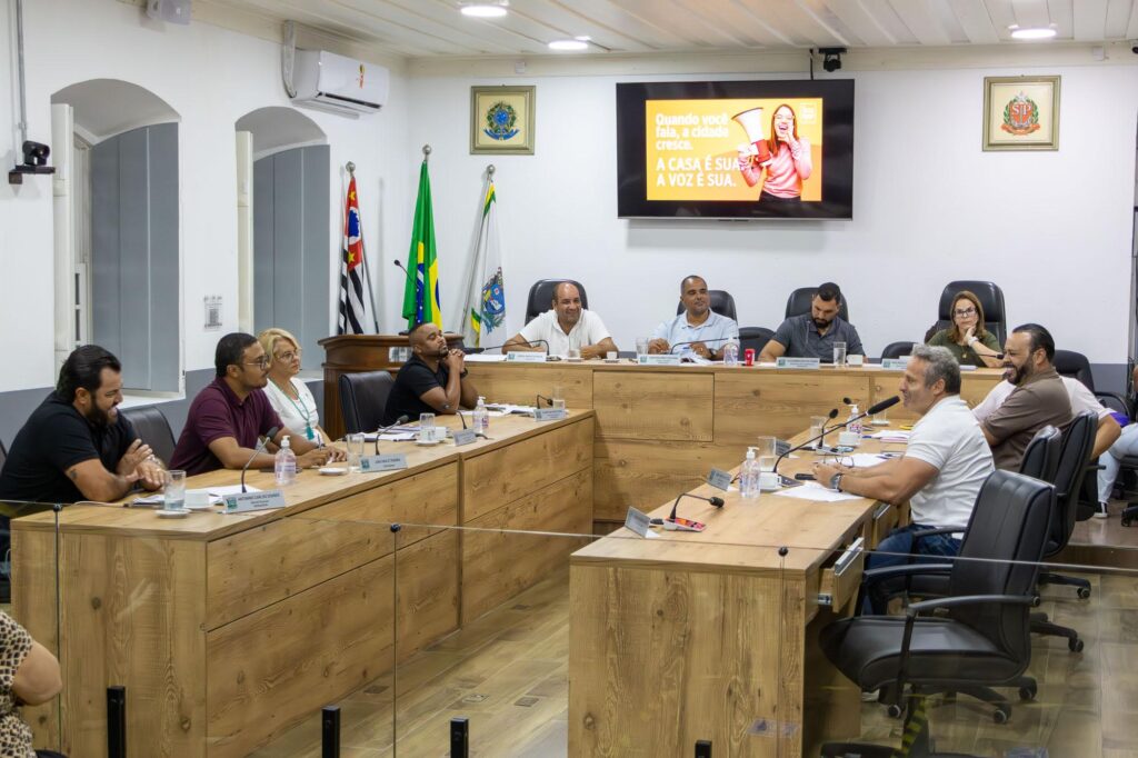 Câmara de São Sebastião debate infraestrutura e educação