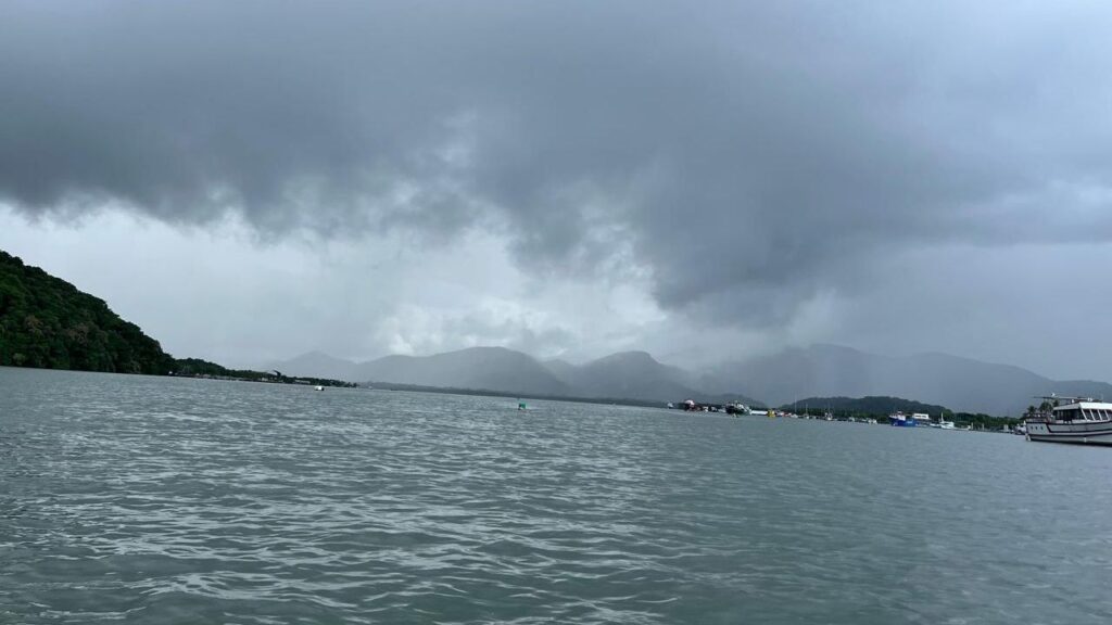 Chuvas intensas atingem litoral de SP nesta quinta-feira