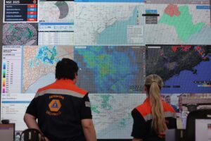 Temporais alertam no litoral e outras regiões de SP no fim de semana