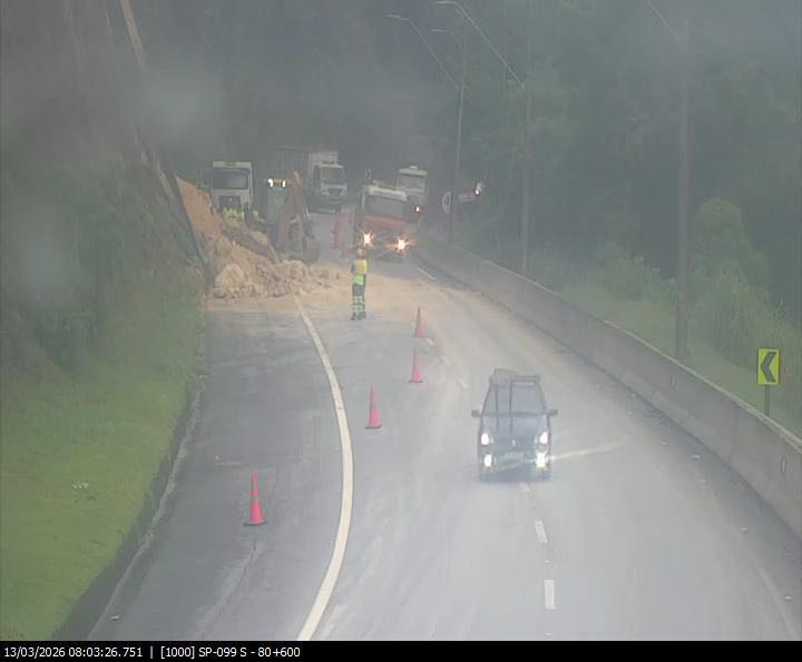 Tamoios volta a fechar em razão de novo deslizamento