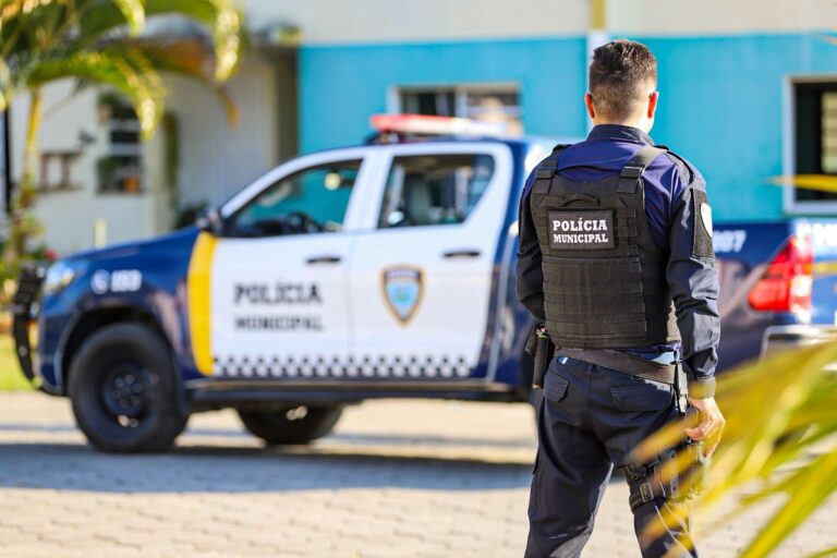 Polícia prende suspeito de tráfico de drogas após perseguição em Caraguatatuba