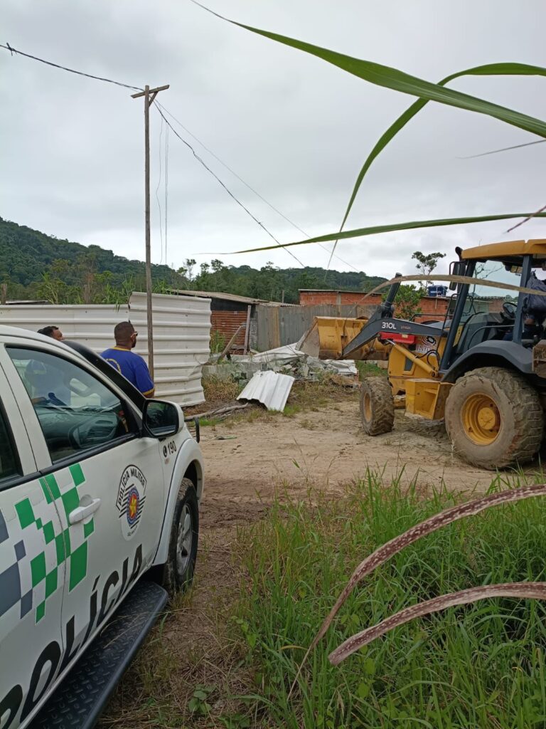 Polícia Ambiental prende ocupantes ilegais em São Sebastião