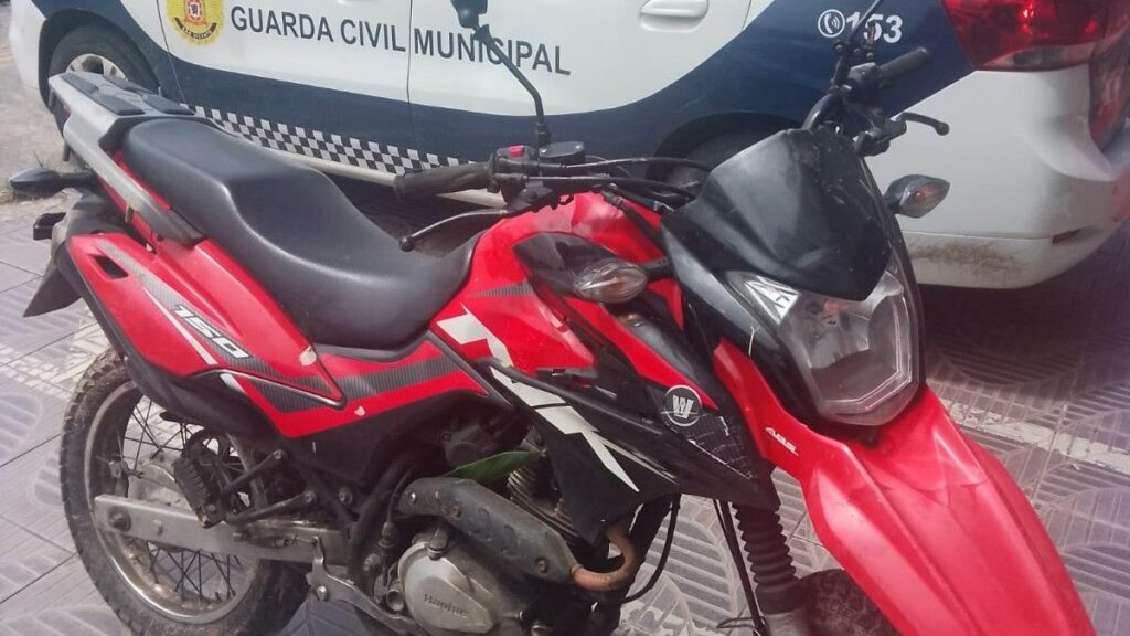 GCM devolve moto furtada em São Vicente
