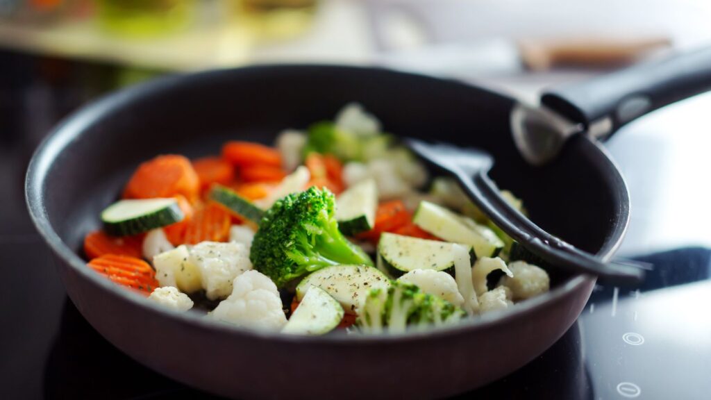 Grelhar legumes: técnica simples aumenta o sabor em casa