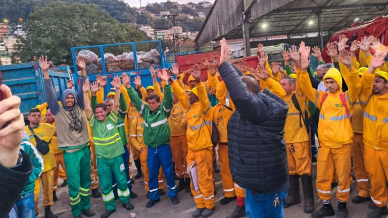 Greve do lixo chega ao fim com serviços retomados