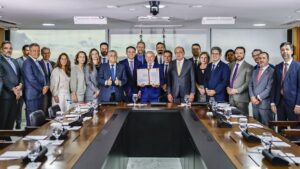 Lula sanciona lei que suspende auxílio reclusão