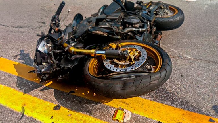 Motociclista morre após invadir contramão em rodovia Mogi-Bertioga