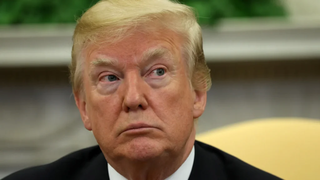 Trump recua e anuncia negociações com teocracia