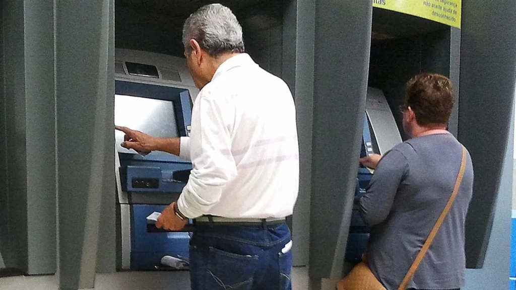 Bancos alertam contra golpe do falso gerente