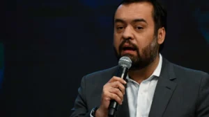Castro renuncia a Governo do RJ em meio a crise política