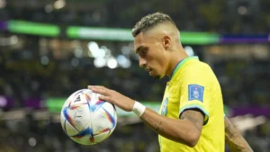 Vini Jr. e Raphinha não deslancham, e seleção segue carente de protagonistas