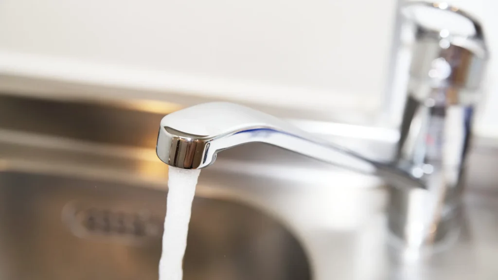 Condomínios do Rio protestam contra alta na conta de água