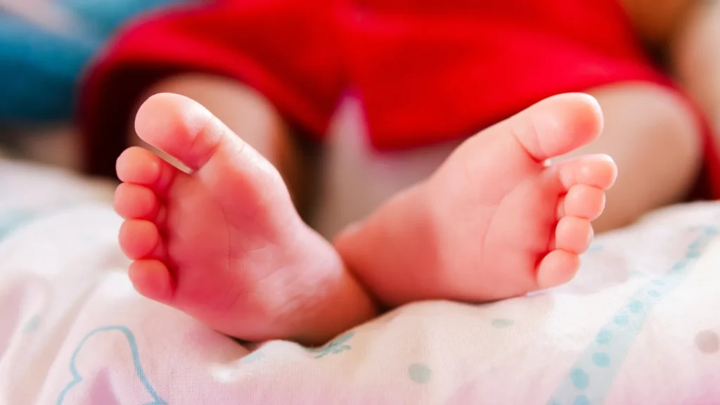 Casal é preso por suspeita de violência contra bebê de um mês