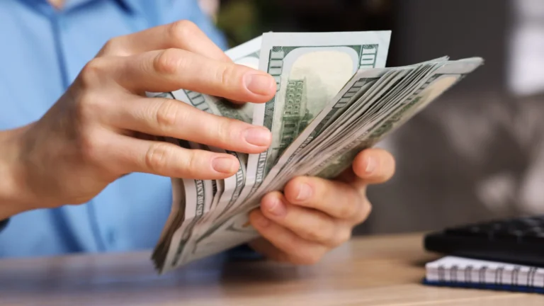 Dólar previsto em R$ 5,40 até 2027, segundo Focus