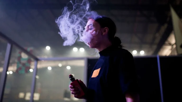 OMS aponta risco de dependência entre jovens e cigarros eletrônicos