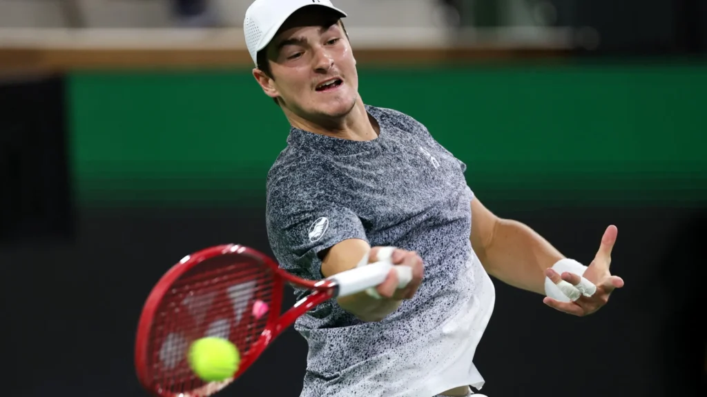 João Fonseca cai diante de Alcaraz e admite: 'Vou dormir pensando no que faria diferente'