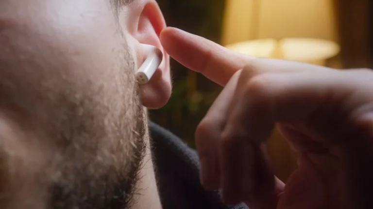 Limpeza regular é fundamental para fones sem fio