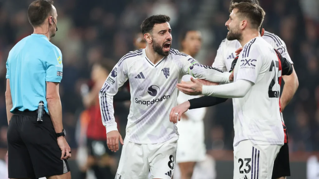 "Desconcertante". Bruno Fernandes lidera revolta do Manchester United