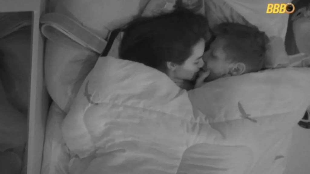 Jonas e Jordana se deliciam em abraços íntimos no BBB 26