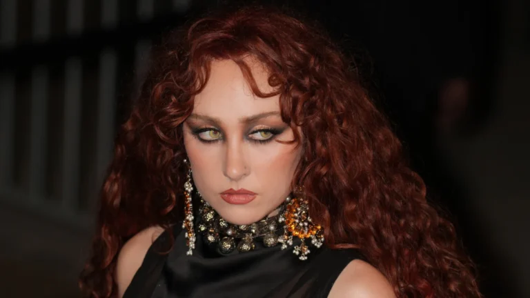 Chappell Roan nega responsabilidade por incidente com fã