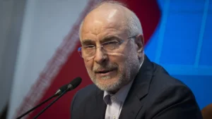 Governo Trump avalia colocar presidente do Parlamento do Irã no poder, diz site